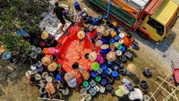 Hingga kini BPBD Bojonegoro telah menyalurkan sedikitnya 13 juta liter air bersih ke 109 desa yang terdampak kekeringan sejak Juli 2023.
