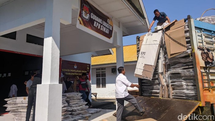 Bilik suara yang disimpan di Gudang Logistik KPU Sinjai.