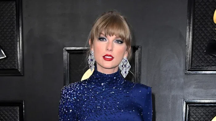 Jumbo! Labu Berdesain Wajah Taylor Swift Ini Bobotnya 1,8 Ton