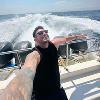 Gosip Ladislao dan Nathalie Holscher bertunangan itu berhembus usai Ladislao menyebut Nathalie sebagai tunangannya di kolom komentar. Kala itu Ladislao tengah membalas salah satu pertanyaan di komentar unggahannya yang mengira dirinya sudah menikah. Ladislao kemudian membalasnya dengan mengatakan, Tunangan gue ini brother. Foto: Instagram/@ladislao_9