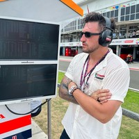 Kedekatan antara Nathalie dan Ladislao pun tuai beragam komentar. Ada yang turut bahagia dan mendoakan agar keduanya berjodoh, sementara tak sedikit juga yang memberikan nyinyiran. Foto: Instagram/@ladislao_9