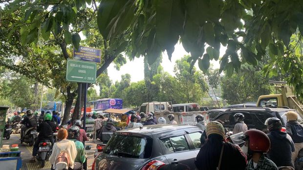 Macet parah di jalanan sekitar Stasiun Grogol (Mulia/detikcom)