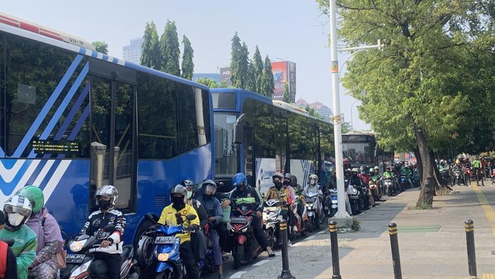 Macet parah di jalanan sekitar Stasiun Grogol (Mulia/detikcom)
