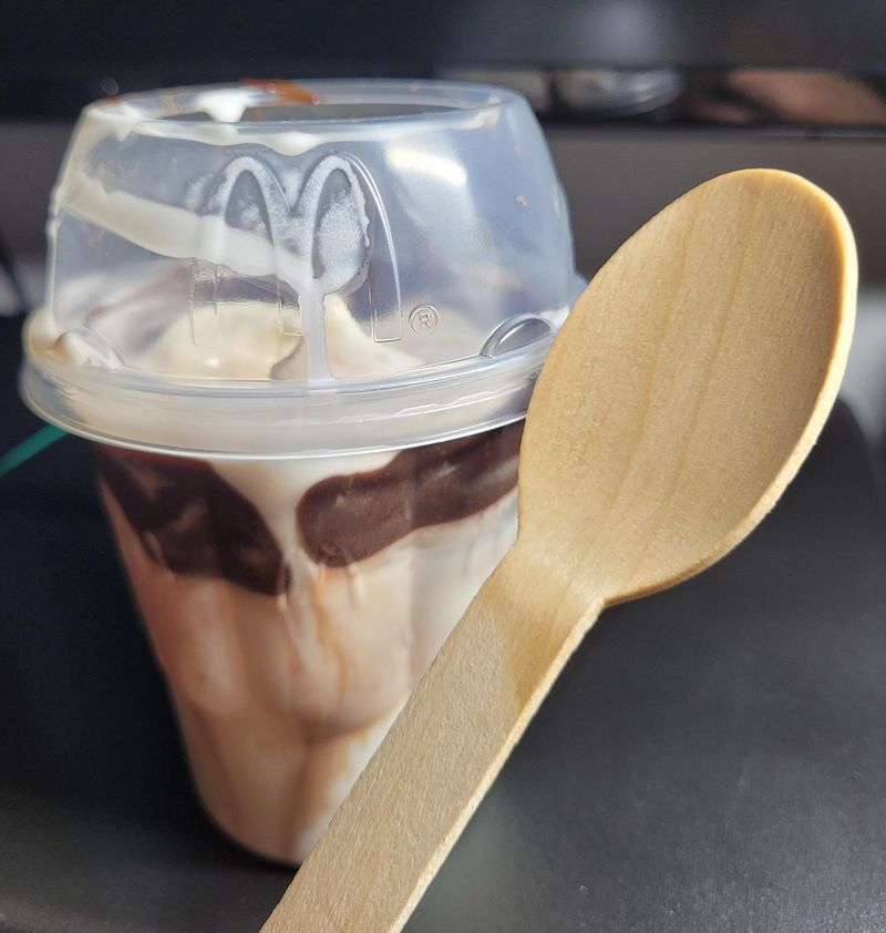 McDonald's Akhirnya Tiadakan Sendok Plastik McFlurry Setelah 30 Tahun