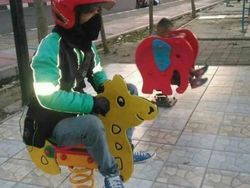 Waktu Kecil Mau Jadi Dewasa, Sekarang Gimana, Bro?