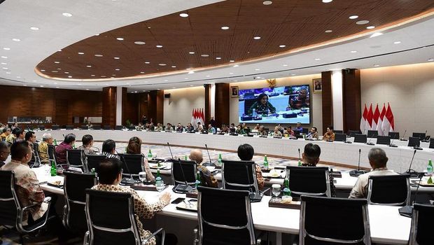 Menteri Keuangan Sri Mulyani Indrawati dan Gubernur Bank Indonesia (BI) Perry Warjiyo saat mengadakan pertemuan untuk membahas perbankan mengenai tantangan dan lingkungan perekonomian terkini. (Instagram @smindrawati)