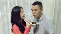 Di Instagram, pasangan yang sudah 8 tahun bersama ini memang terlihat menjalani hidup yang biasa saja. Pada momen-momen tertentu, pasangan ini sering membagikan keseruannya saat makan. Foto: Instagram @uutpermatasari