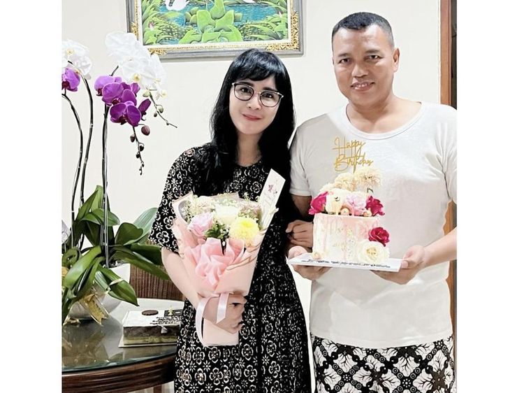 Momen Uut Permatasari dan Suami Rayakan Ultah hingga Syukuran