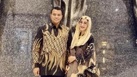 Uut Permatasari merupakan seorang pedangdut senior yang menikah dengan perwira polisi. Meskipun begitu, Uut mengaku kehidupan dia dan suaminya jauh dari kehidupan ‘mewah’. Foto: Instagram @uutpermatasari