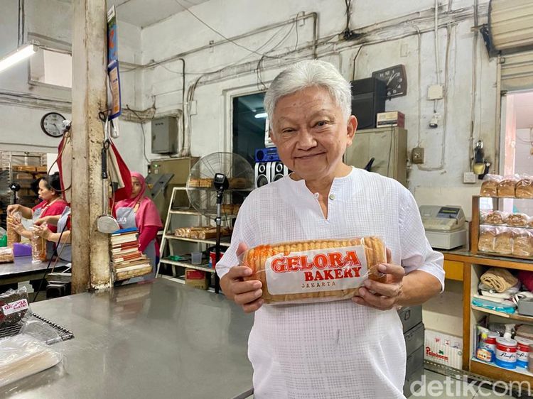 Nostalgia Jajan Roti Jadul di Toko Roti Gelora yang Berusia 73 Tahun