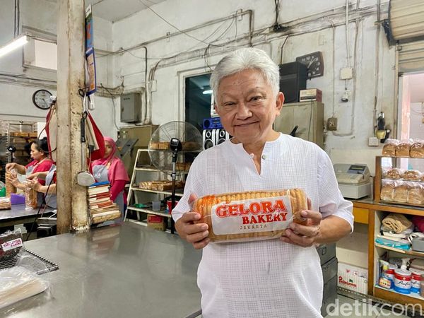 Nostalgia Jajan Roti Jadul di Toko Roti Gelora yang Berusia 73 Tahun