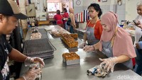 Dalam sehari Toko Roti Gelora hanya produksi roti pada pagi hari saja. Kalau rotinya habis tidak akan ditambah kuotanya. Foto: detikFood