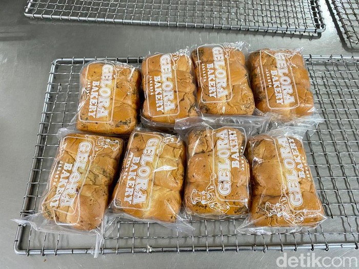 Nostalgia Jajan Roti Jadul di Toko Roti Gelora yang Berusia 73 Tahun Nostalgia Jajan Roti Jadul di Toko Roti Gelora yang Berusia 73 Tahun