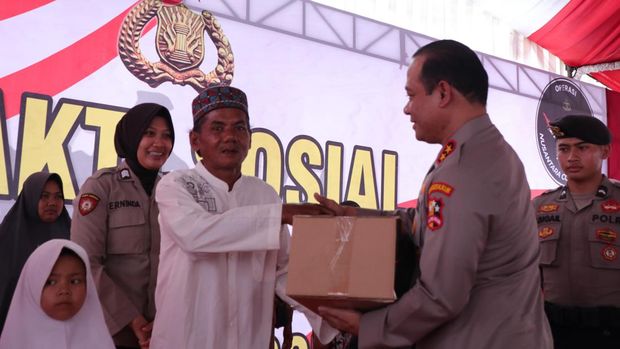 Operasi NCS Polri Bagikan 1.500 Paket Sembako di Tasik