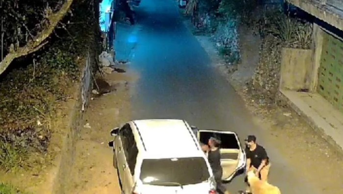 Pelaku pencurian ternak saat beraksi di Kampung Citamiang Kelurahan Tanjung Kecamatan Kawalu Kota Tasikmalaya,