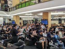 Para Legenda Bulutangkis RI Ikut Antre Peluncuran iPhone 15