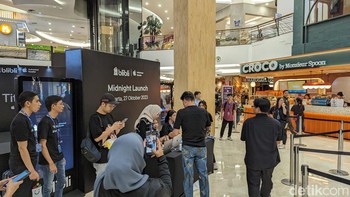 Pengunjung yang sudah melakukan preorder bisa langsung datang untuk mengambil nomor antrean. Foto: Virgina Maulita Putri/detikINET