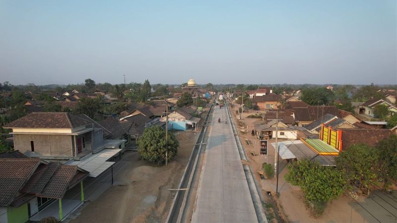 Pembangunan jalan di Lampung Tengah yang melintasi Kecamatan Rumbia. (Dokumentasi BPJN Lampung)