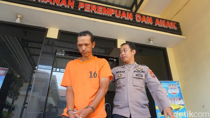 Penjual balon yang diamuk massa telah ditetapkan tersangka pencabulan terhadap siswi SD di Mojokerto.