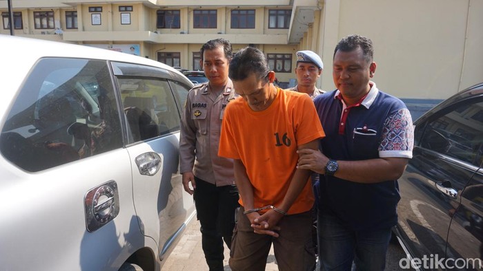 Penjual balon yang diamuk massa telah ditetapkan tersangka pencabulan terhadap siswi SD di Mojokerto.