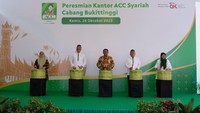 Acara peresmian kantor ACC Syariah Bukittinggi dihadiri oleh President Director ACC Siswadi, Director In Charge Sharia Business Mohammad Farauk dan Human Capital Director Matilda Esther. Farauk mengatakan, pembukaan kantor ACC Syariah di Bukittinggi merupakan komitmen ACC Syariah untuk mengembangkan keuangan syariah di Sumatera Barat.  