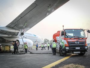 Pertamina Resmi Luncurkan Bahan Bakar Campur Sawit buat Pesawat