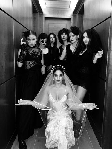 Pesta lajang Vanessa Hudgens.