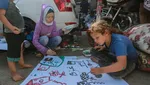 10 Potret Anak-anak di Gaza, Bahagia Melukis di Halaman Rumah Sakit