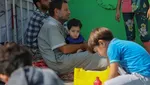 10 Potret Anak-anak di Gaza, Bahagia Melukis di Halaman Rumah Sakit