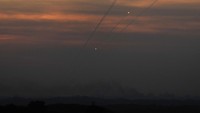 Roket-roket itu ditembakkan Hamas dari Jalur Gaza. AP Photo/Francisco Seco.  