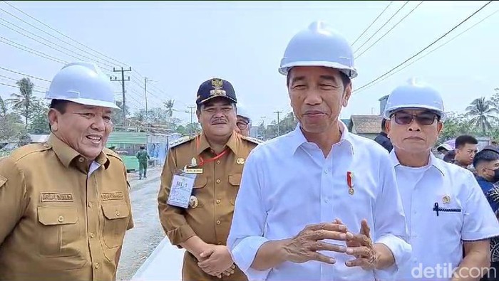 Presiden Jokowi dan Gubernur Lampung Arinal Djuanidi.