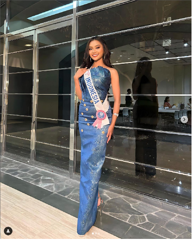Farhana dan 69 finalis lainnya mengikuti grand final Miss International 2023 yang berlangsung di Yoyogi National Gymnasium, Shibuya, Tokyo, Jepang, Kamis (26/10/2023). Pada malam final itu, finalis asal Venezuela, Andrea Rubio, terpilih sebagai pemenang Miss International 2023. Foto: Dok. Instagram Albert Yanuar, farhanariswari, Puteri Indonesia