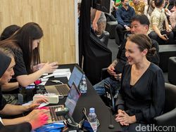 Para Legenda Bulutangkis RI Ikut Antre Peluncuran iPhone 15