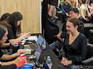 Rianti Cartwright Tak Sabar Ingin Genggam iPhone 15 Pro Max Titanium
