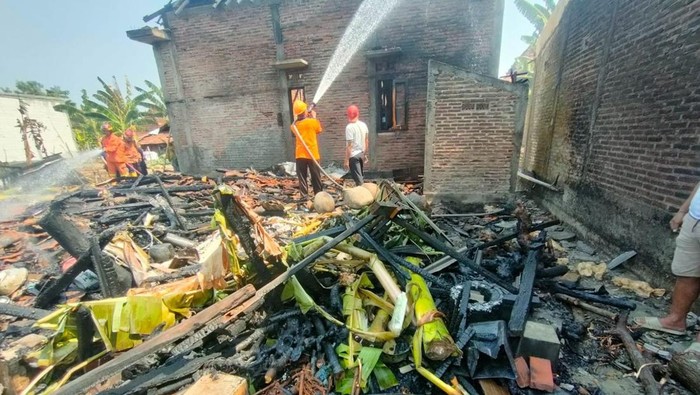 Rumah warga Desa Kutuk Kecamatan Undaan terbakar, Jumat (27/10/2023).