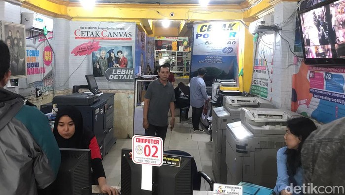 Suasana percetakan di Depok. (Muhammad Fardan Kaftaro/detikcom)