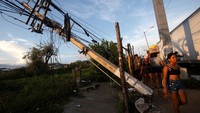 Seperti diketahui, badai Otis dengan kecepatan angin 165 mil (270 kilometer) per jam menerjang Acapulco, Meksiko, Kamis (25/10). Badai itu menyebabkan sedikitnya 27 orang tewas. Reuters/Quetzalli Nicte-Ha.  