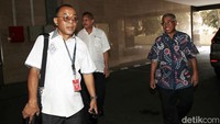 Berdasarkan pantauan detikcom, Pontjo Sutowo memasuki Gedung Bareskrim Mabes Polri pukul 14.09 WIB. Kedatangannya ditemani Direktur PT Indobuildco Nizar Sungkar dan Tim Kuasa Hukum PT Indobuildco Yosef Benediktus Badeoda.  