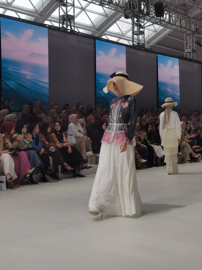 Vanilla Hijab dan Heaven Lights di Jakarta Fashion Week (JFW) 2024