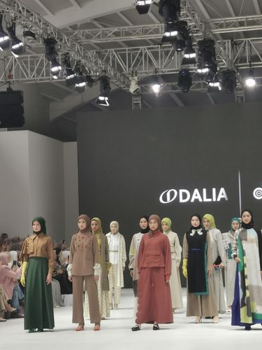 Vanilla Hijab dan Heaven Lights di Jakarta Fashion Week (JFW) 2024