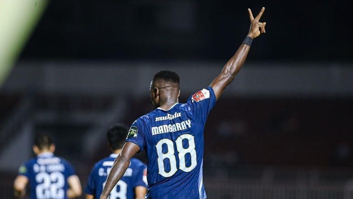 Victor Mansaray, calon striker baru PSM Makassar.