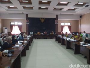Warga Sucen Magelang Wadul Jalan Rusak, DPRD Sebut Anggaran Rp 3,4 M
