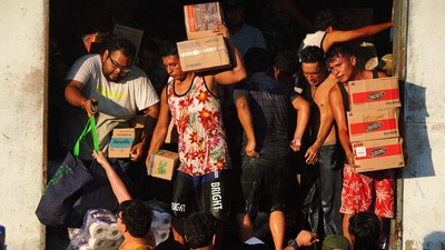 Warga Meksiko Jarah Supermarket Pasca Bencana Badai Otis