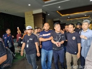 Misteri Petugas Imigrasi Tewas Jatuh dari Apartemen dan WNA Kurung Diri