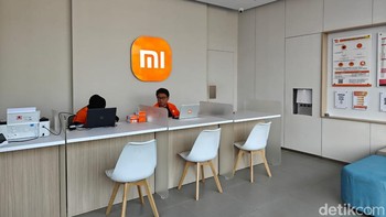 Selain itu ada Xiaomi Exclusive Center yang berlokasi berdampingan dengan area belanja. Fasilitas ini bertujuan membantu pengguna yang mengalami kendala pada perangkat Xiaomi mereka. Foto: Adi Fida Rahman/detikINET