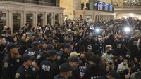 Kepolisian New York dikerahkan untuk mengamankan jalannya aksi massa pro-Palestina. 