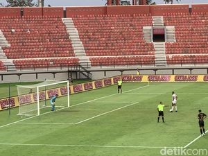 Arema FC Tahan Imbang Madura United 1-1