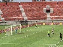 Arema FC Tahan Imbang Madura United 1-1