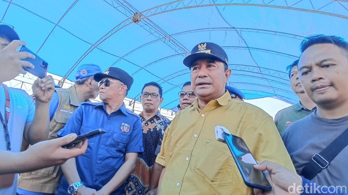 Pj Gubernur Sulsel Bahtiar Baharuddin (tengah), Rio Airlangga (kanan), Pj Bupati Bone Andi Islamuddin (kiri).