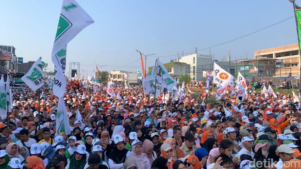 Cak Imin di depan massa pendukung Anies-Cak Imin di Depok, Jawa Barat, 28 Oktober 2023. (Mulia Budi/detikcom)